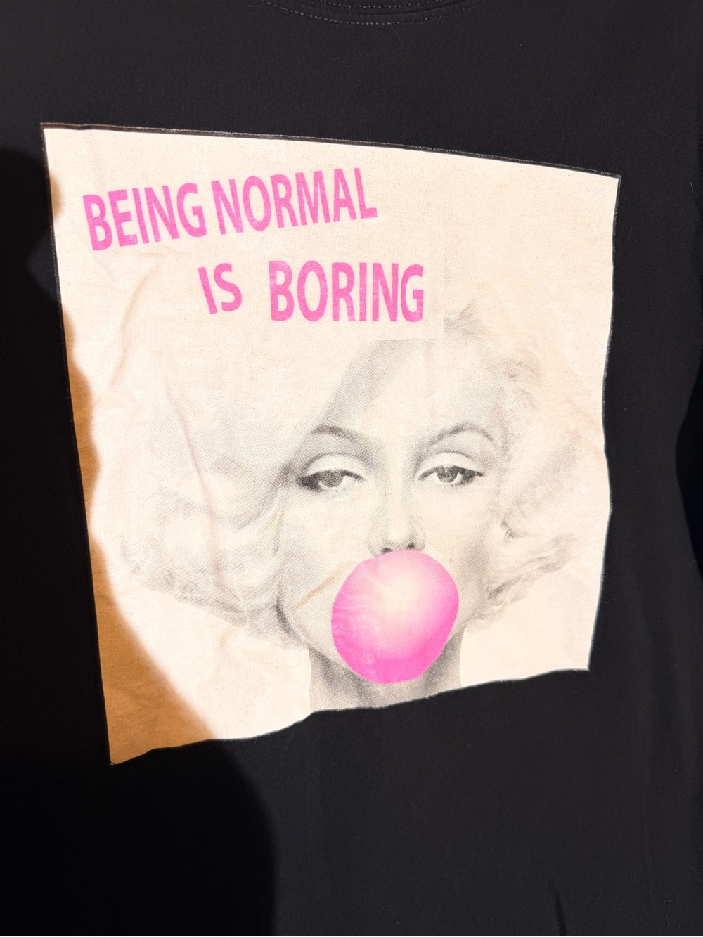 Graphic Black Tee with Marilyn Monroe Pink Bubble Print - Picture 4 of 6